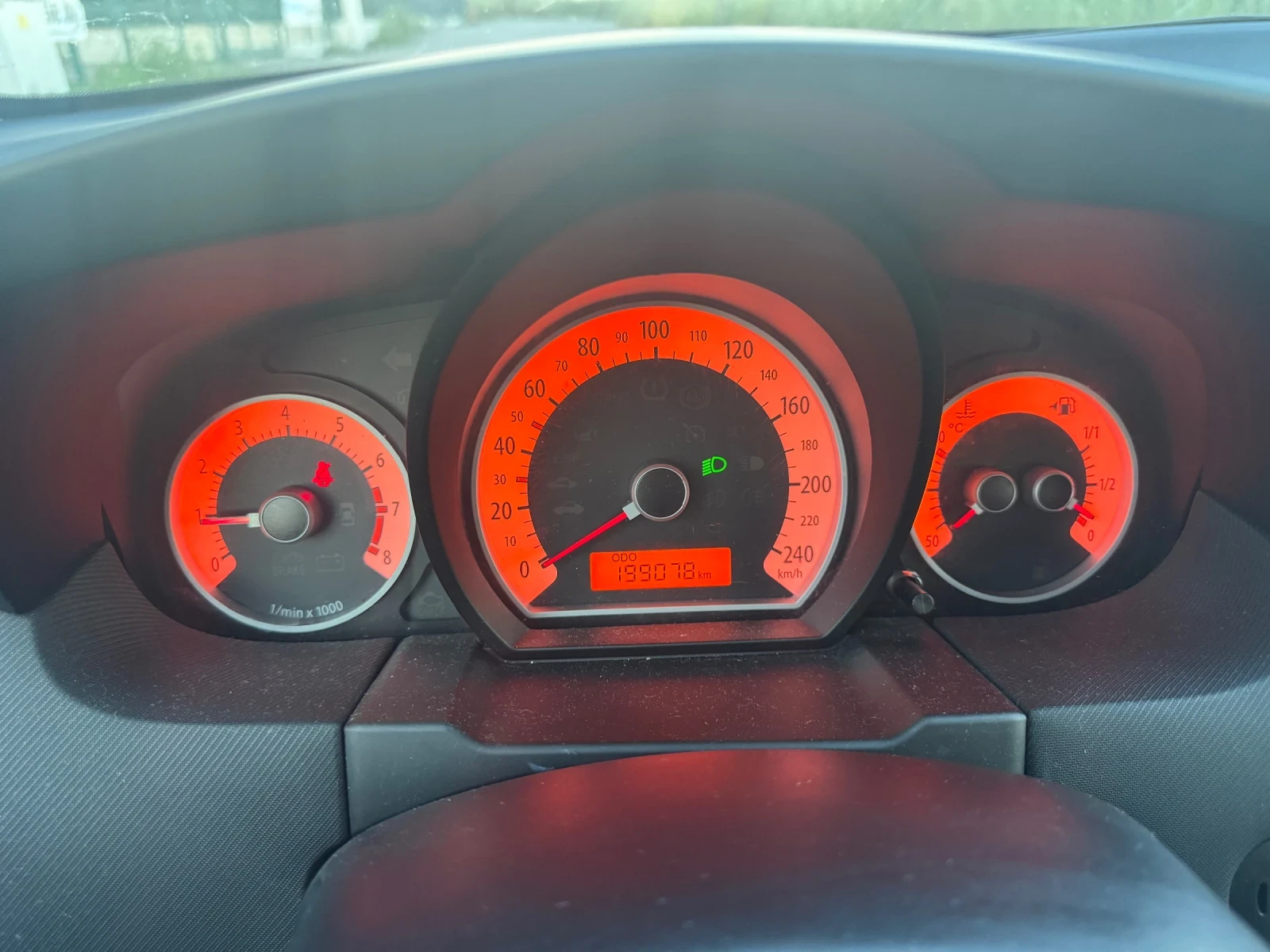 Kia Ceed 1.6i, снимка 9 - Автомобили и джипове - 54933877