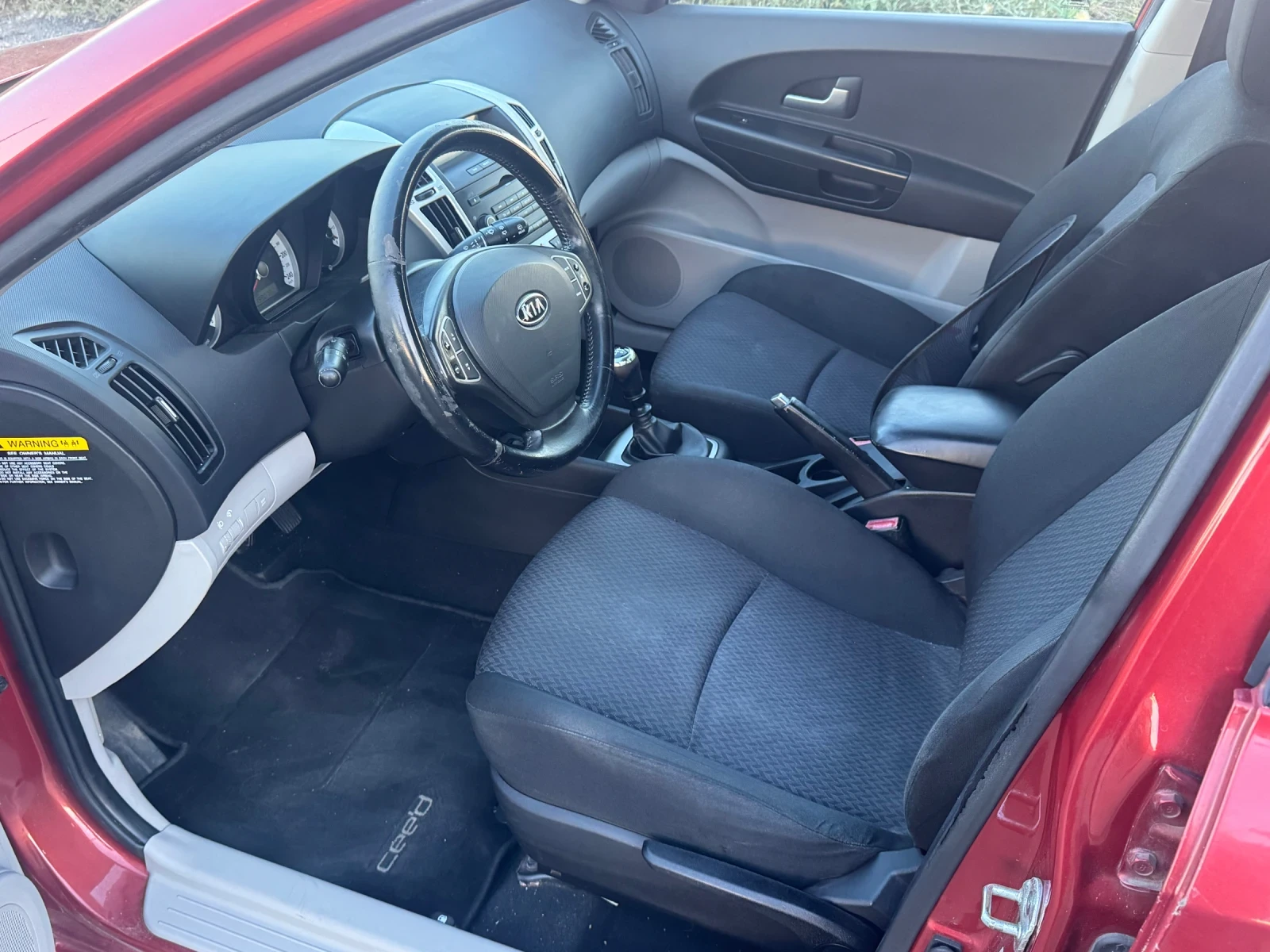 Kia Ceed 1.6i, снимка 7 - Автомобили и джипове - 54933877