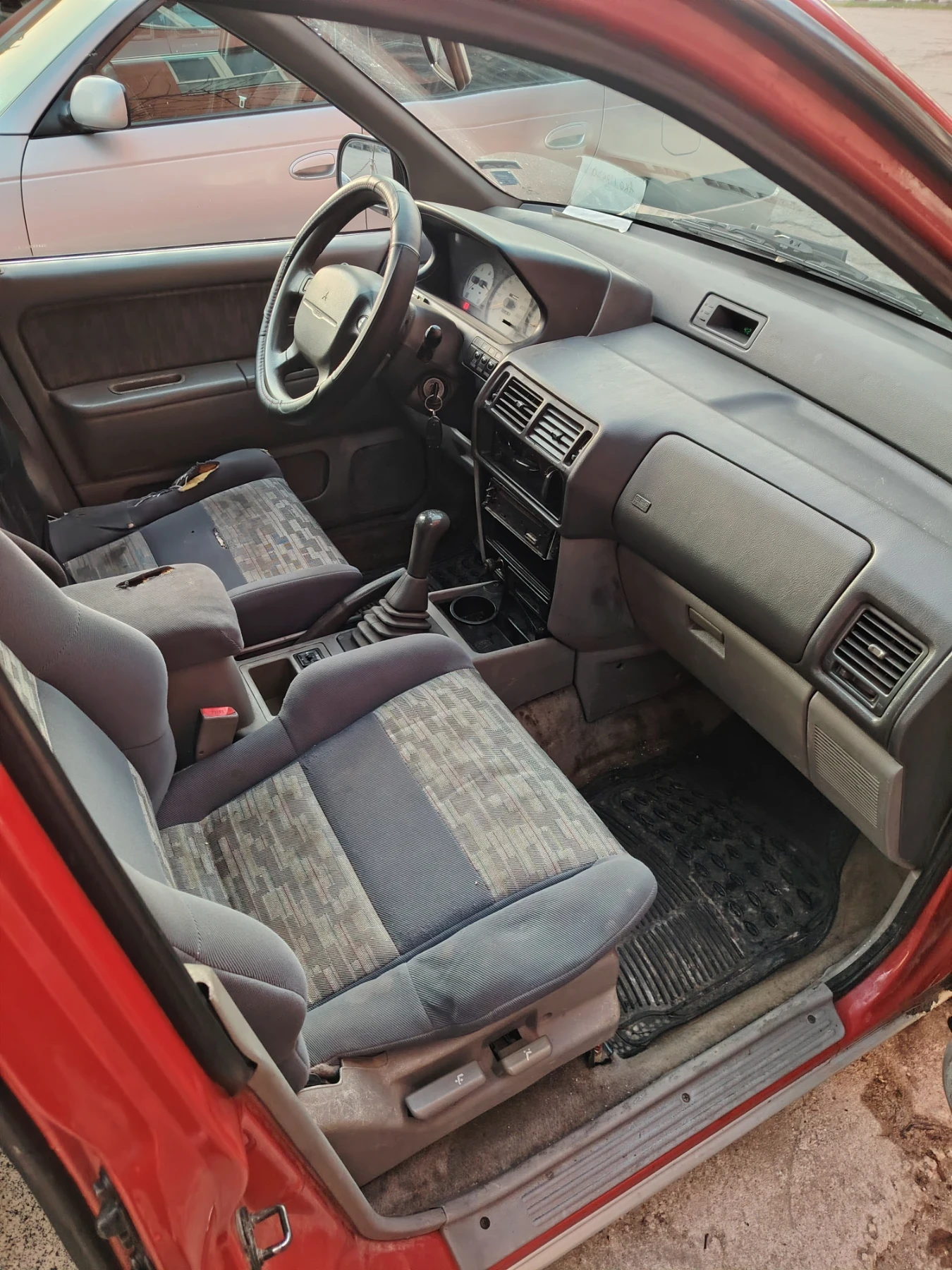 Mitsubishi Space runner, снимка 5 - Автомобили и джипове - 55083357