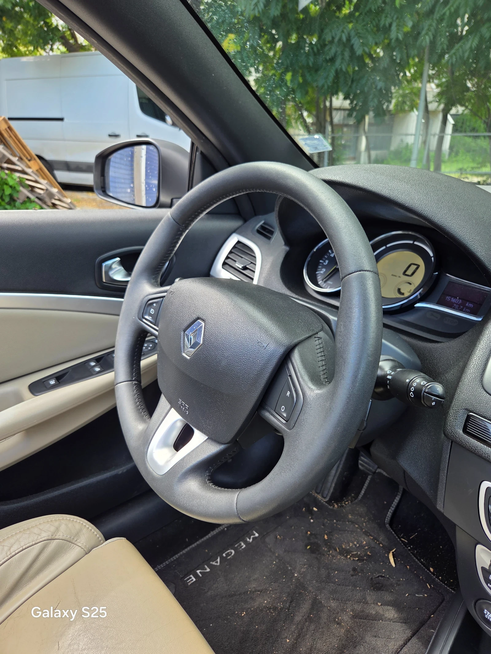 Renault Megane Кабрио, снимка 13 - Автомобили и джипове - 55264387