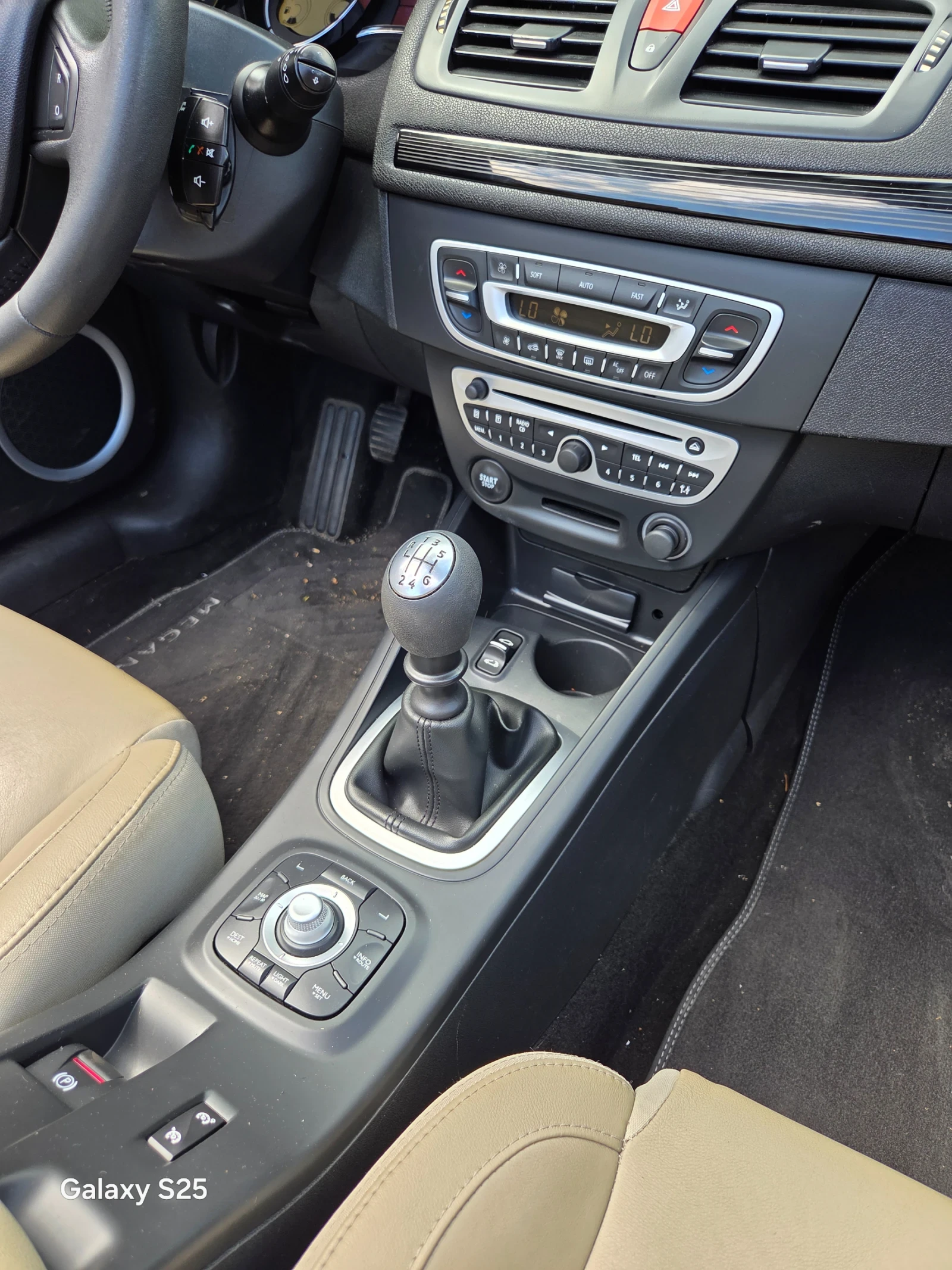 Renault Megane Кабрио, снимка 12 - Автомобили и джипове - 55264387