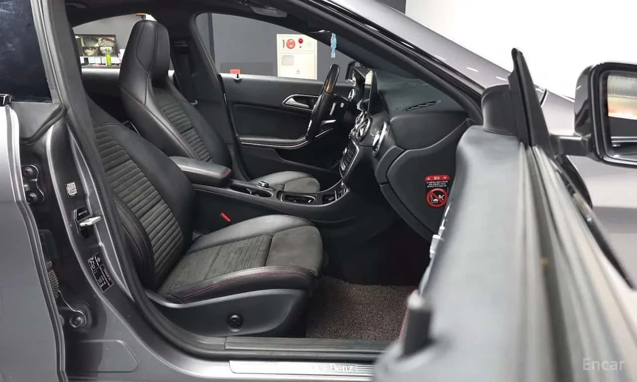 Mercedes-Benz CLA 250  4MATIC AMG Line/ПОДГРЕВ/ПАМЕТ/АМБИЕНТ, снимка 11 - Автомобили и джипове - 56166001