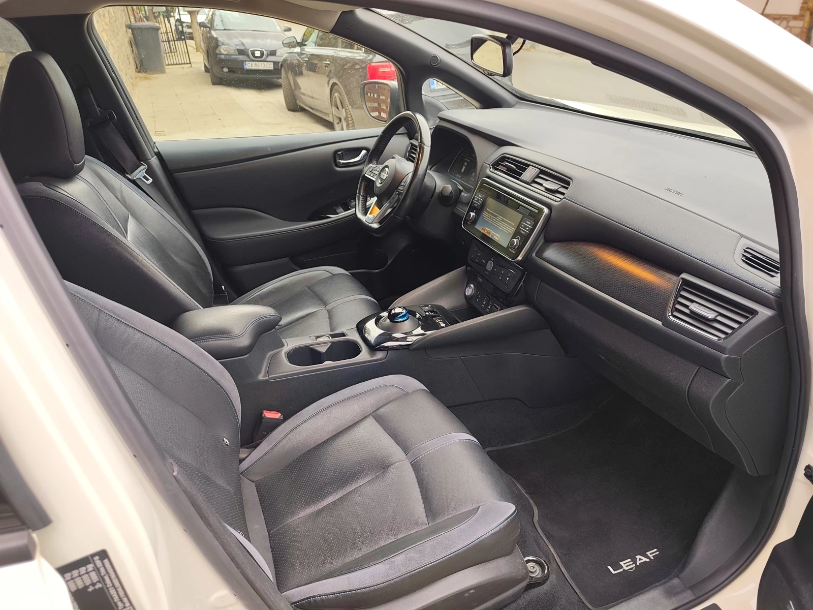 Nissan Leaf  TEKNA  ТЕРМОПОМПА 52 000км., снимка 11 - Автомобили и джипове - 56273993