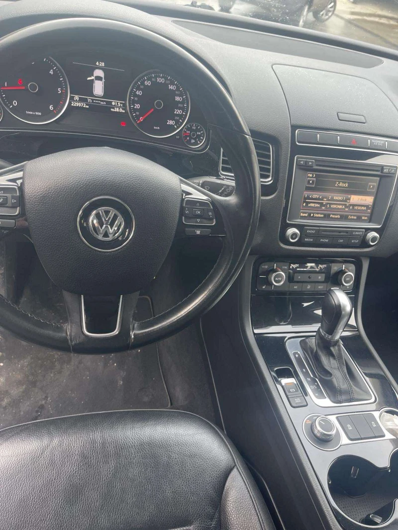 VW Touareg, снимка 6 - Автомобили и джипове - 52264108