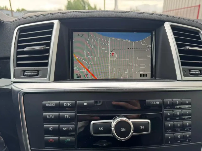 Mercedes-Benz ML 350 BLUETEC* AMG PACK* HARMAN* PANORAMA* KEYLESS* , снимка 16 - Автомобили и джипове - 52501450