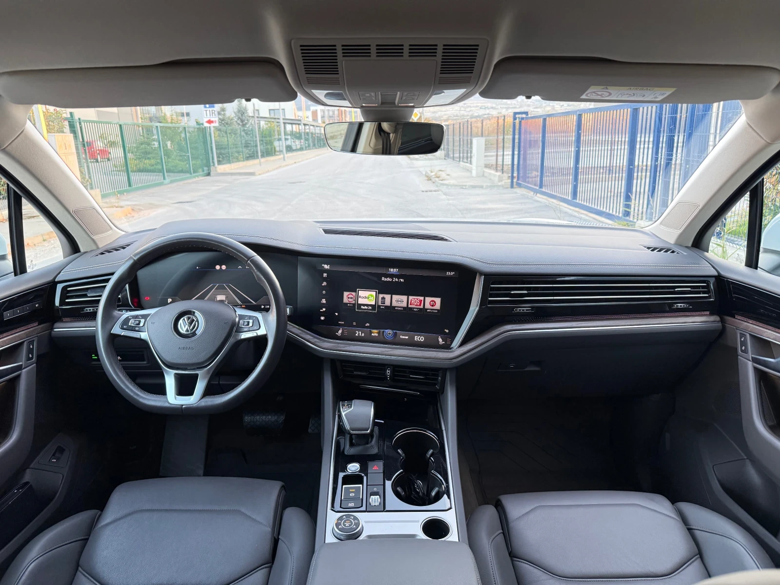 VW Touareg 3.0TDIV6 4MOTION/DIGITAL/DISTRONIC/ПОДГРЕВ/ИСТОРИЯ - изображение 6