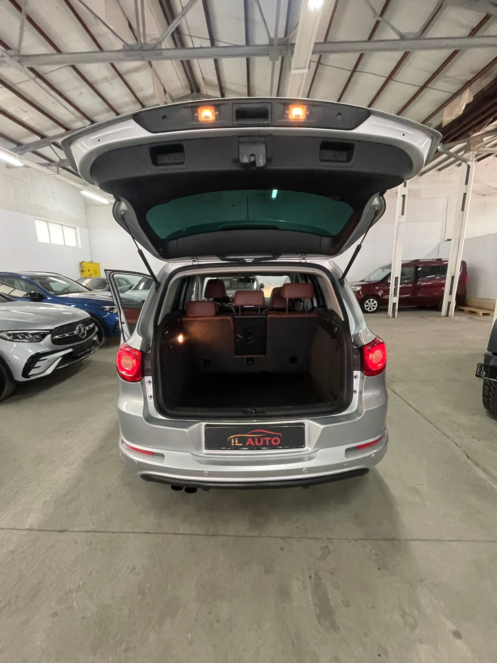 VW Tiguan 2.0TDI/Rline/4motion/Панор/парктр/подгрев/, снимка 15 - Автомобили и джипове - 54165520