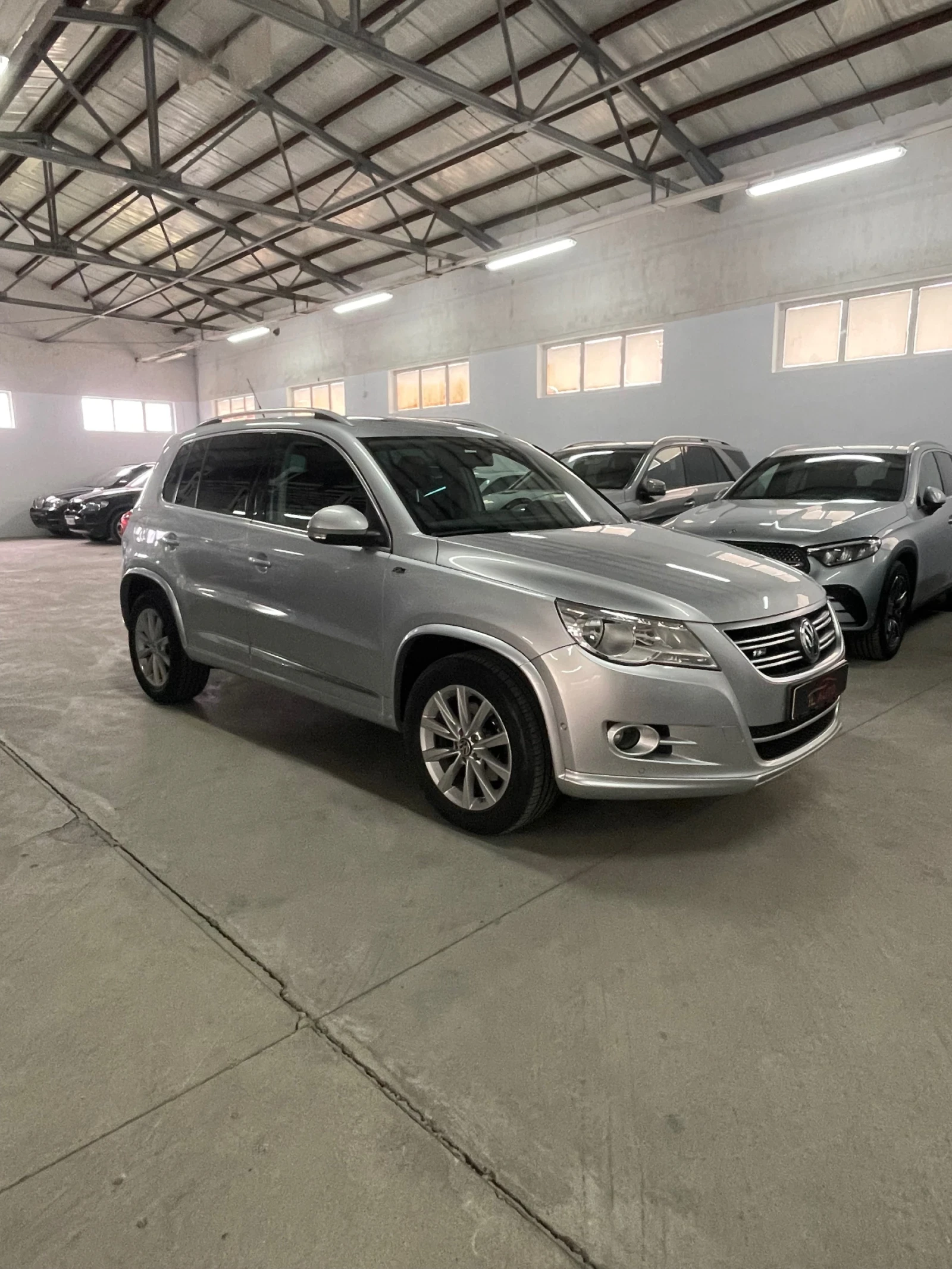 VW Tiguan 2.0TDI/Rline/4motion/Панор/парктр/подгрев/, снимка 2 - Автомобили и джипове - 54165520