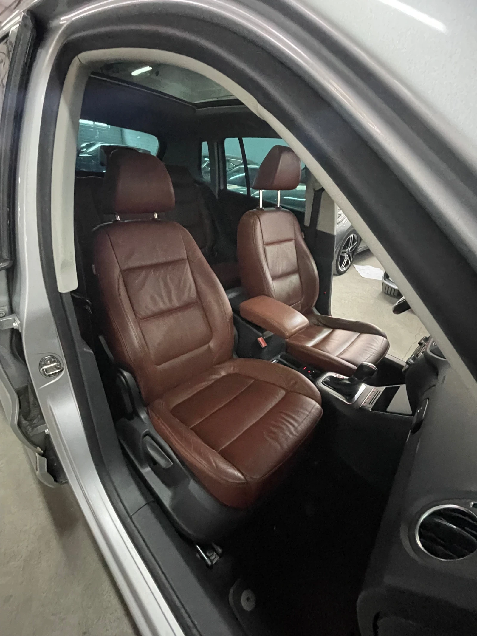 VW Tiguan 2.0TDI/Rline/4motion/Панор/парктр/подгрев/, снимка 12 - Автомобили и джипове - 54165520