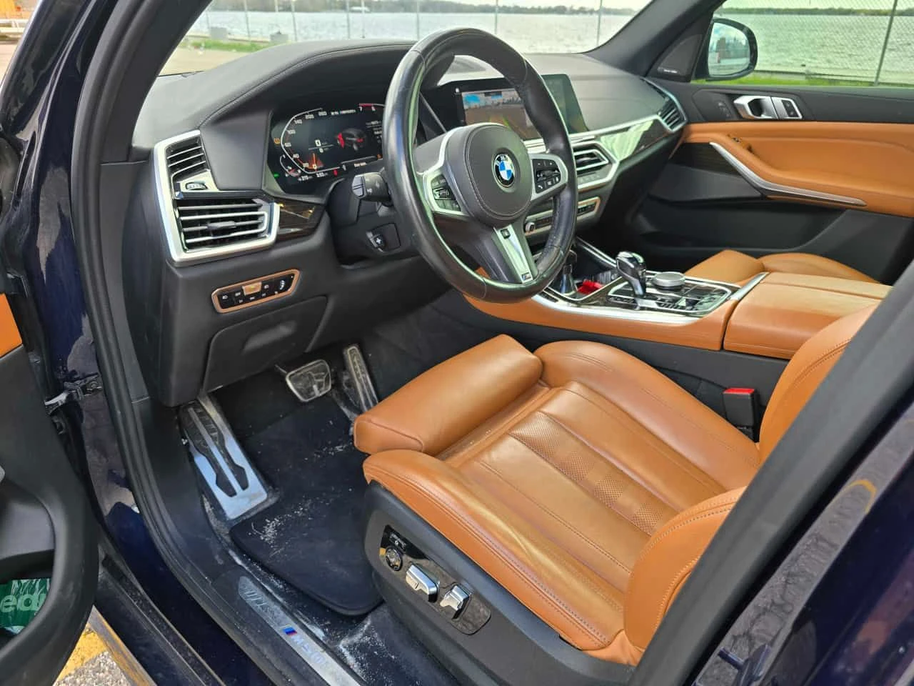 BMW X5 * M50i * H/K * PANO * 2 КЛЮЧА *  360 * CARFAX, снимка 5 - Автомобили и джипове - 54512956