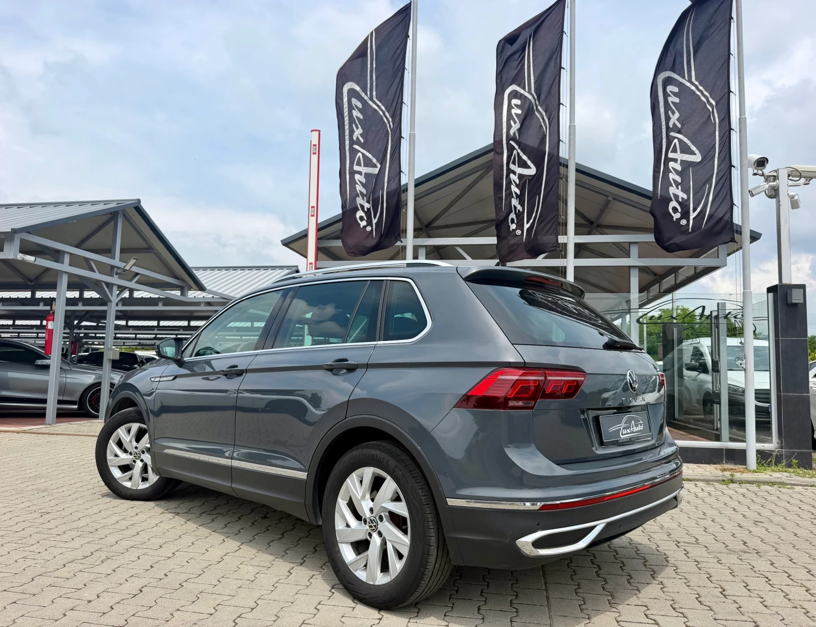 VW Tiguan 2.0TDI#NAVI#CAMERA#ALCANTAR#KEYLES#DISTR#BLINDSPOT, снимка 6 - Автомобили и джипове - 54785709