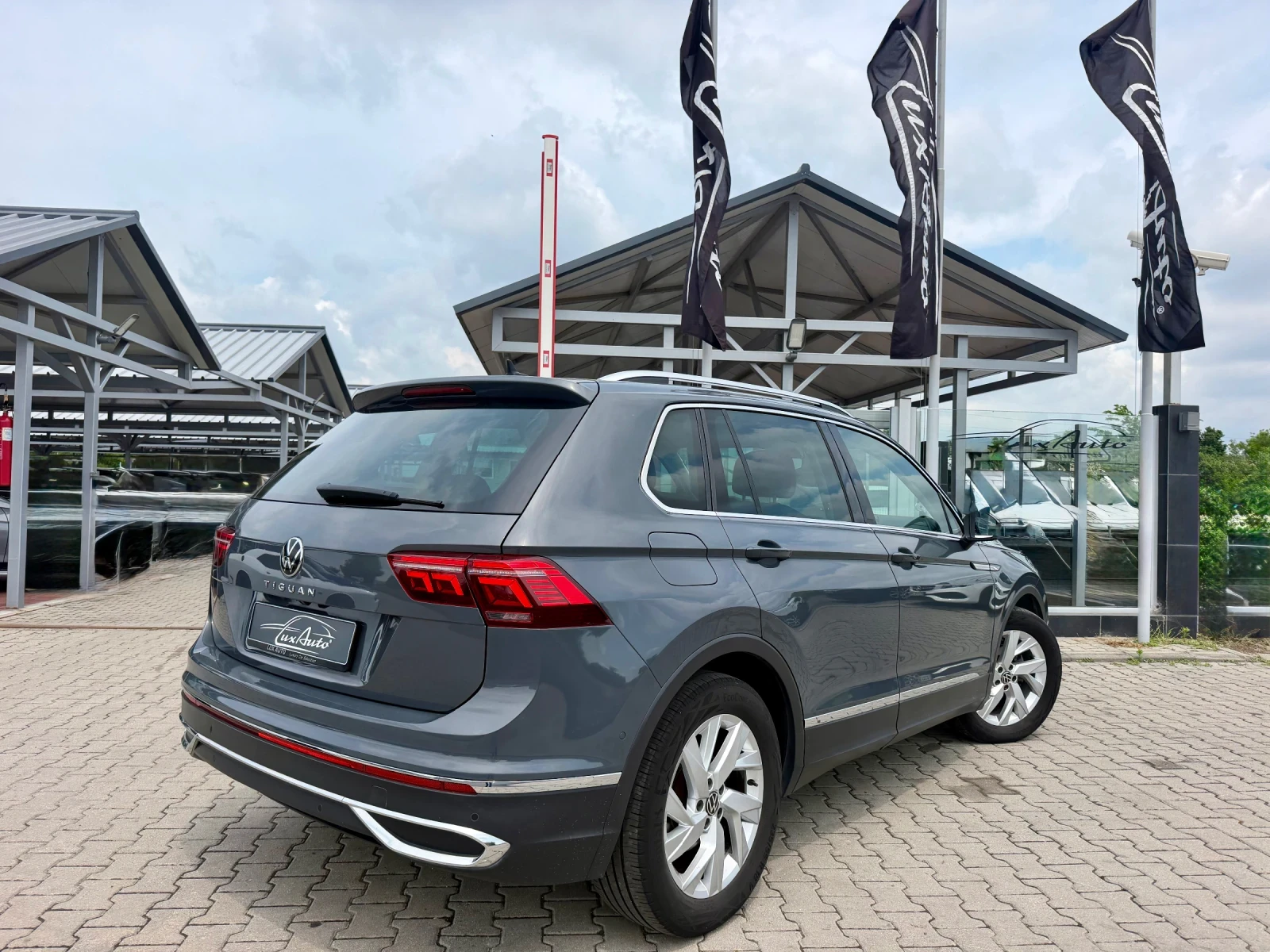 VW Tiguan 2.0TDI#NAVI#CAMERA#ALCANTAR#KEYLES#DISTR#BLINDSPOT, снимка 5 - Автомобили и джипове - 54785709