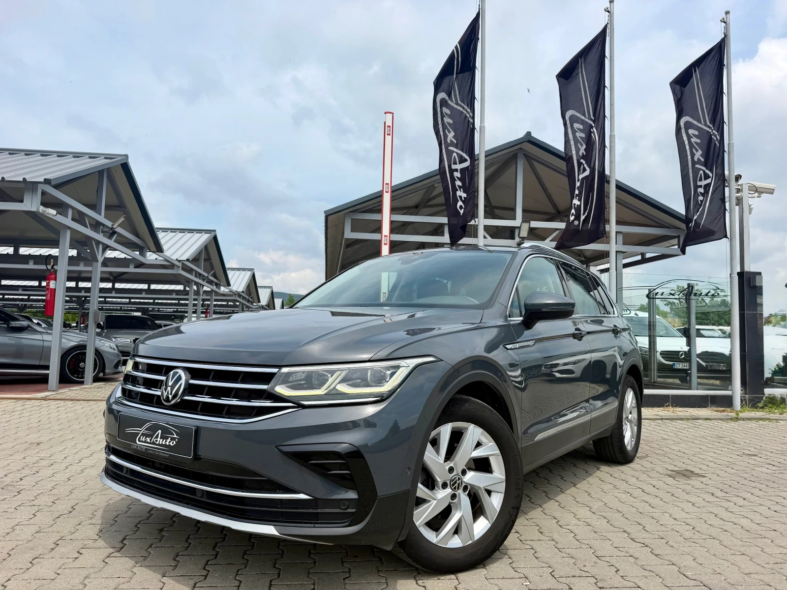 VW Tiguan 2.0TDI#NAVI#CAMERA#ALCANTAR#KEYLES#DISTR#BLINDSPOT, снимка 2 - Автомобили и джипове - 54785709