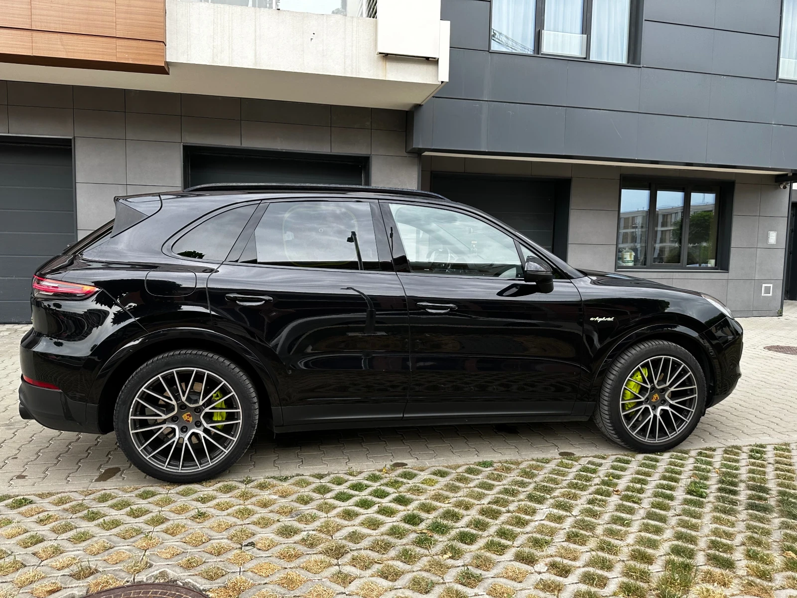 Porsche Cayenne Plug-in E-Hybrid , снимка 2 - Автомобили и джипове - 56108451