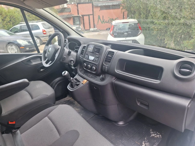 Renault Trafic, снимка 9 - Бусове и автобуси - 49584568