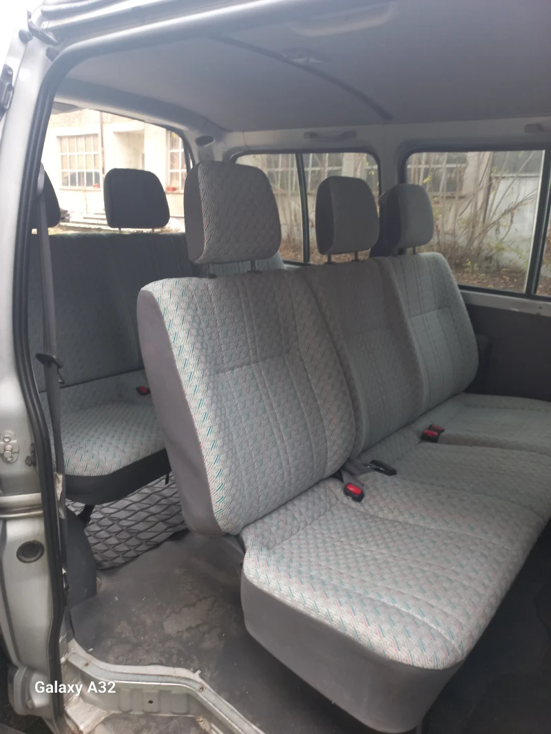 Toyota Hiace, снимка 11 - Бусове и автобуси - 52471244