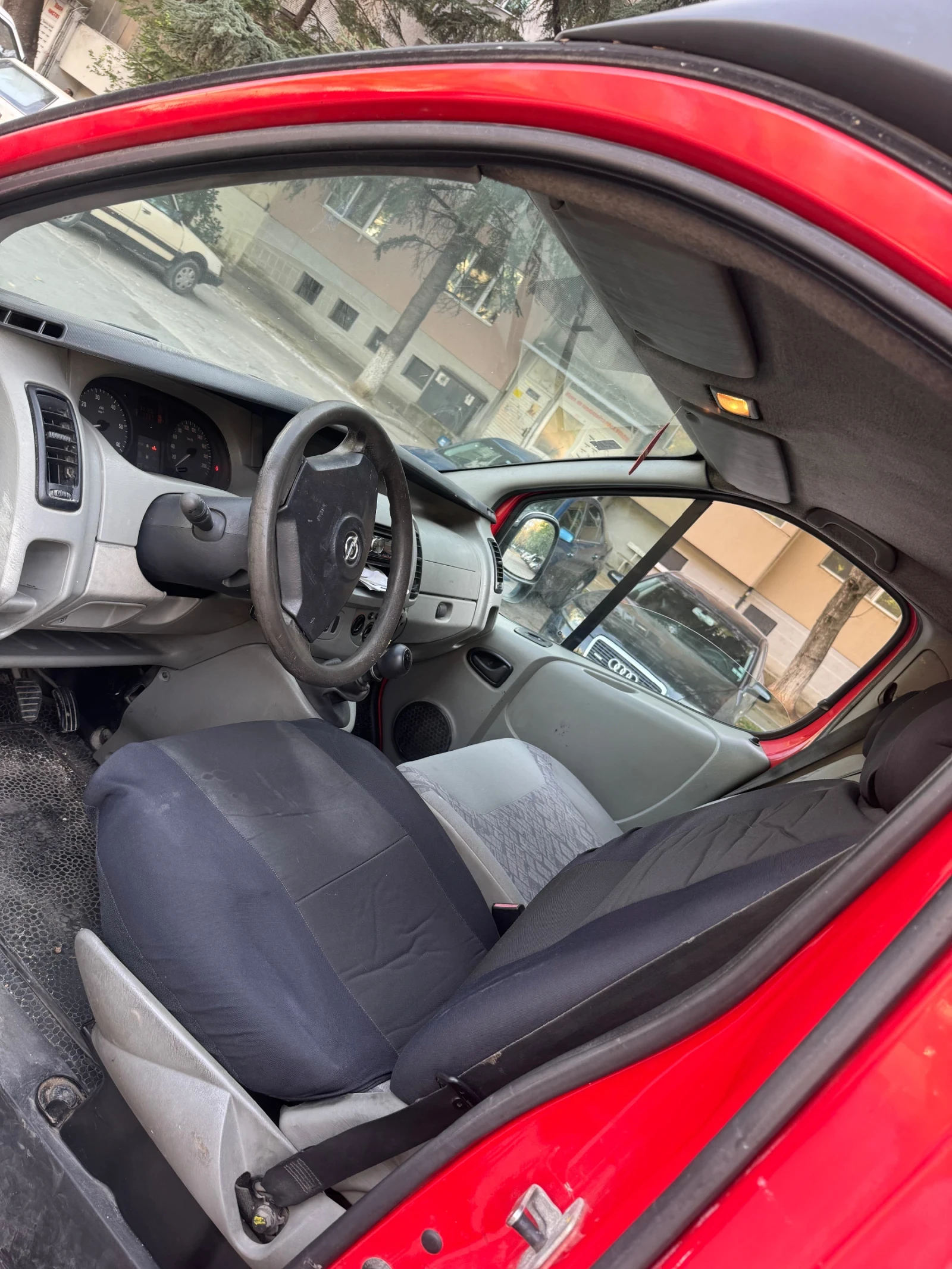 Opel Vivaro 1.9 CDTI  6 скорости 101hp - изображение 8