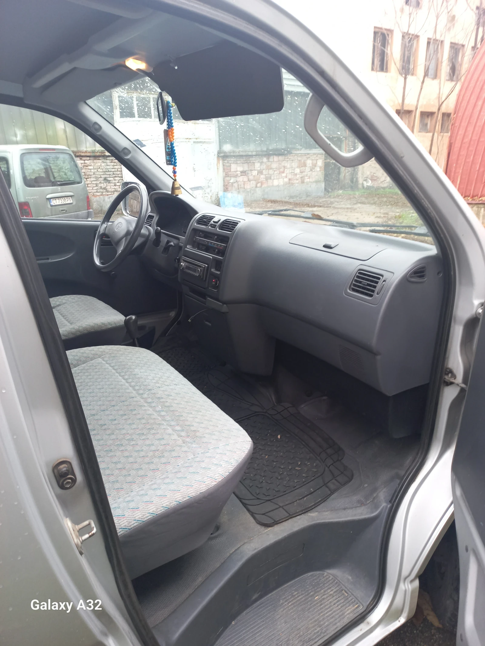 Toyota Hiace  - изображение 9