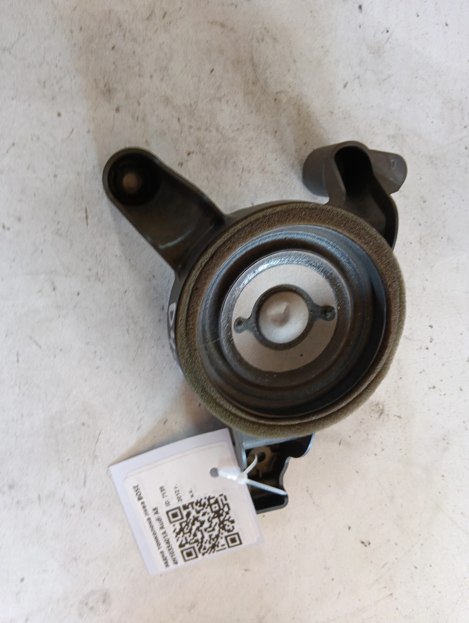 задна тонколона лява BOSE 4H1035401A Audi A8