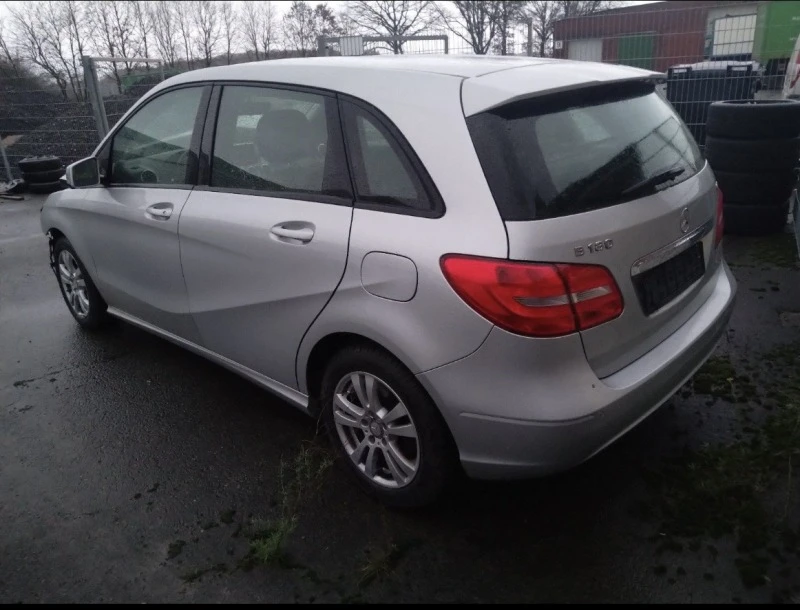 Mercedes-Benz B 180, снимка 2 - Автомобили и джипове - 49562733