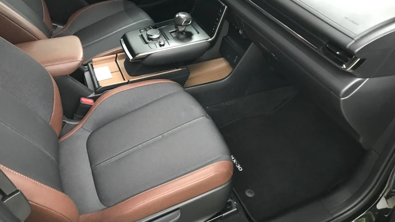 Mazda MX-30 EV, 7000км, Германия, снимка 9 - Автомобили и джипове - 52295269