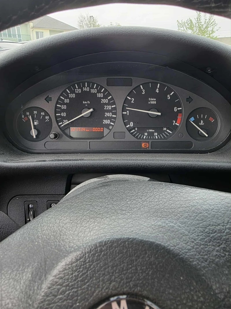 BMW 320, снимка 6 - Автомобили и джипове - 52422731
