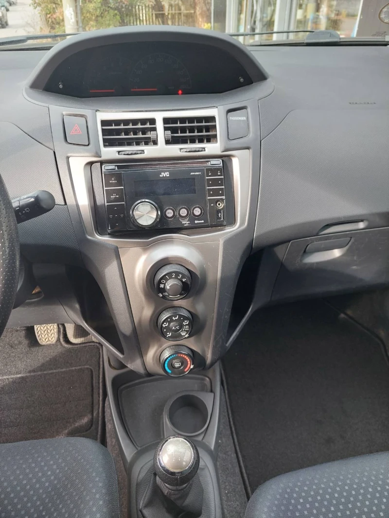 Toyota Yaris 1.4 D4D, снимка 5 - Автомобили и джипове - 52535918