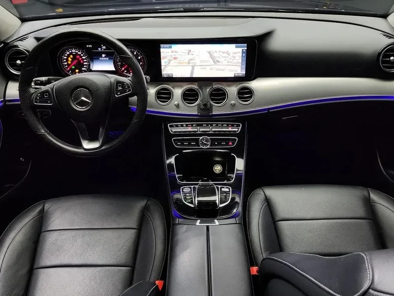 Mercedes-Benz E 200, снимка 7 - Автомобили и джипове - 52689096