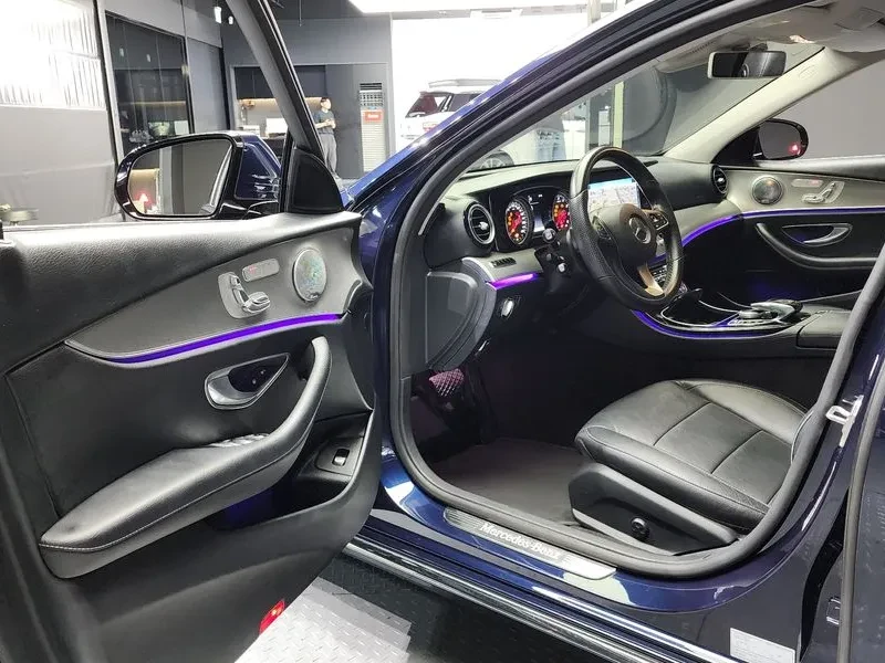 Mercedes-Benz E 200, снимка 10 - Автомобили и джипове - 52689096