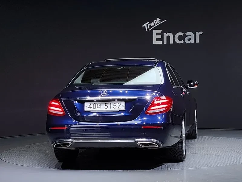 Mercedes-Benz E 200, снимка 4 - Автомобили и джипове - 52689096