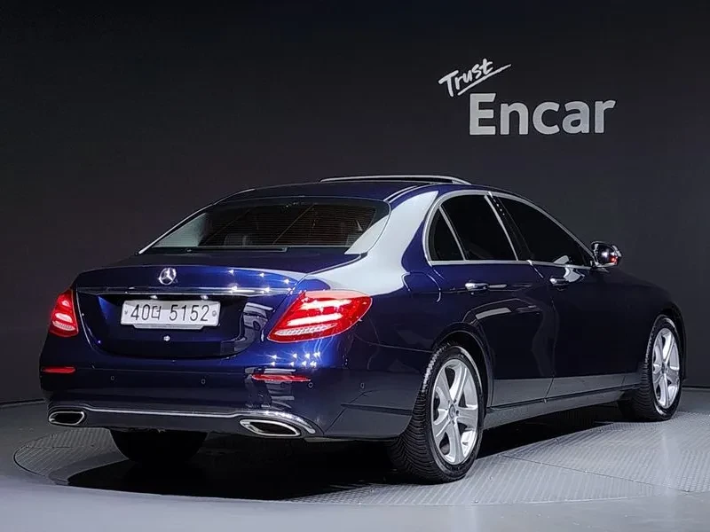 Mercedes-Benz E 200, снимка 2 - Автомобили и джипове - 52689096