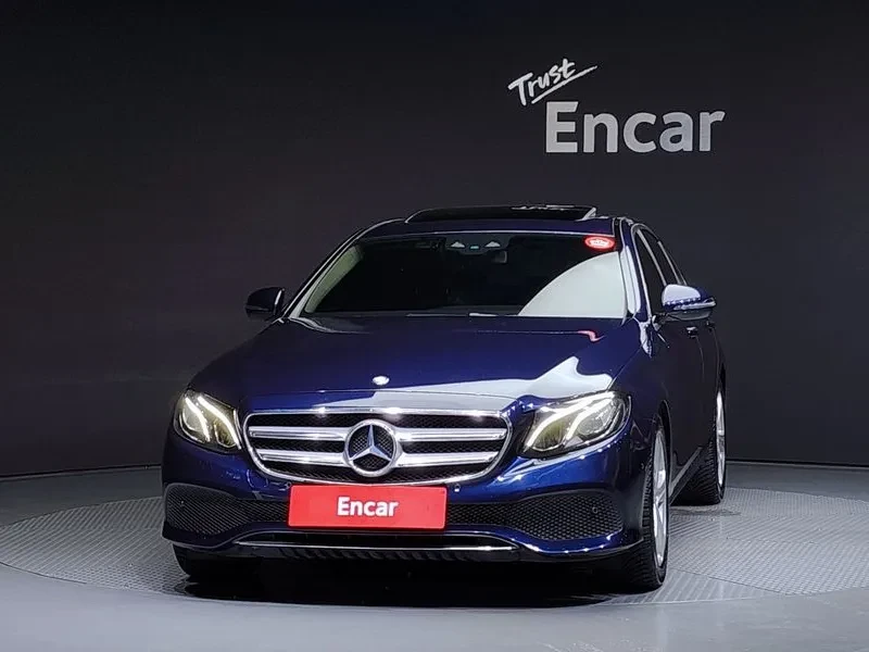 Mercedes-Benz E 200, снимка 3 - Автомобили и джипове - 52689096