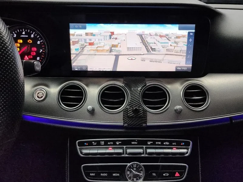 Mercedes-Benz E 200, снимка 14 - Автомобили и джипове - 52689096