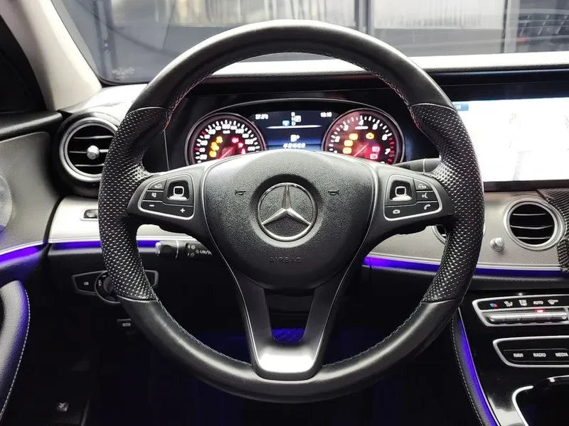 Mercedes-Benz E 200, снимка 13 - Автомобили и джипове - 52689096