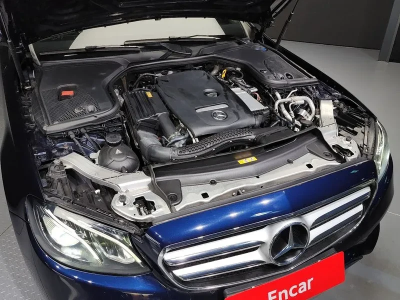 Mercedes-Benz E 200, снимка 6 - Автомобили и джипове - 52689096