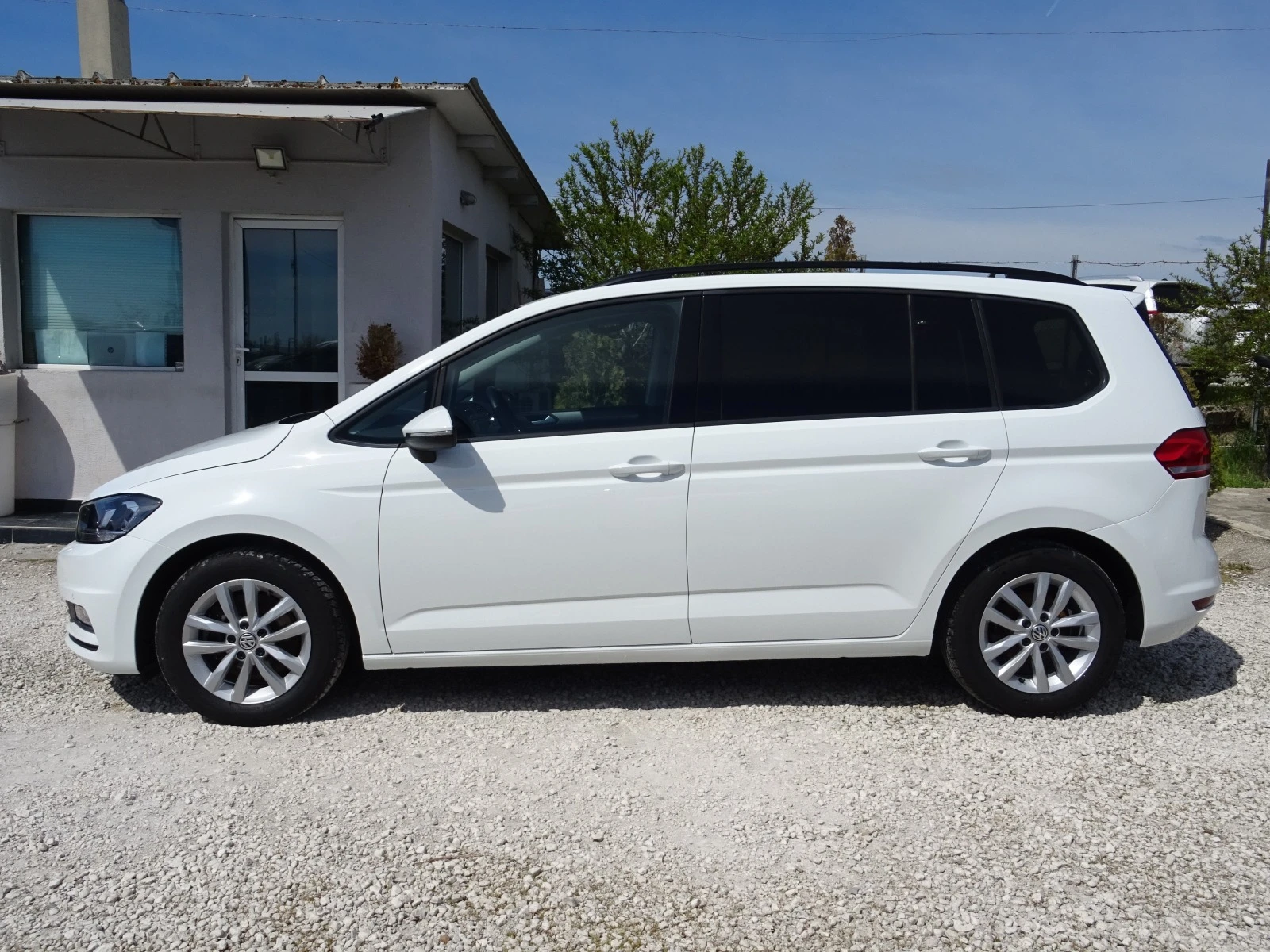 VW Touran 1.6 TDI 115kc SCR BlueMotion Executive 7 места - изображение 2