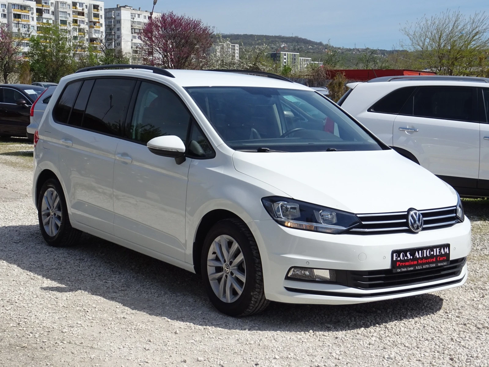 VW Touran 1.6 TDI 115kc SCR BlueMotion Executive 7 места - изображение 6