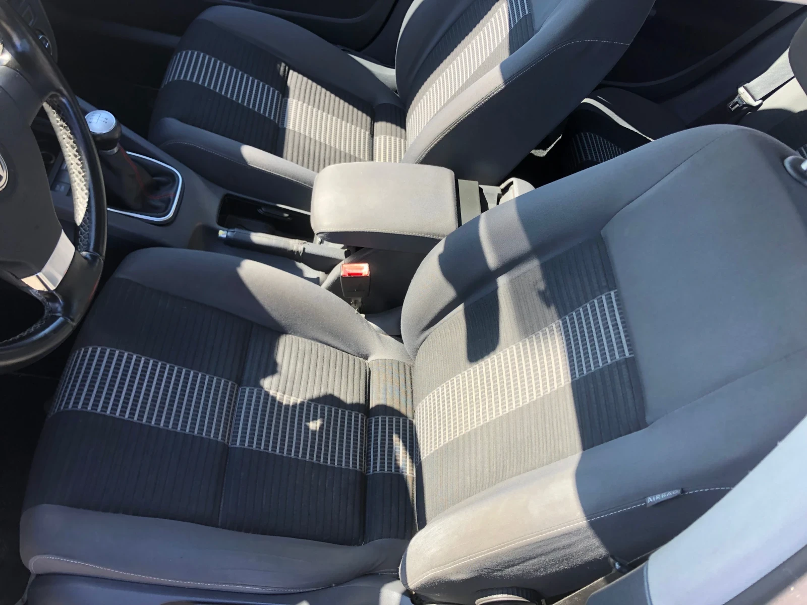 VW Golf 1.6 - изображение 9