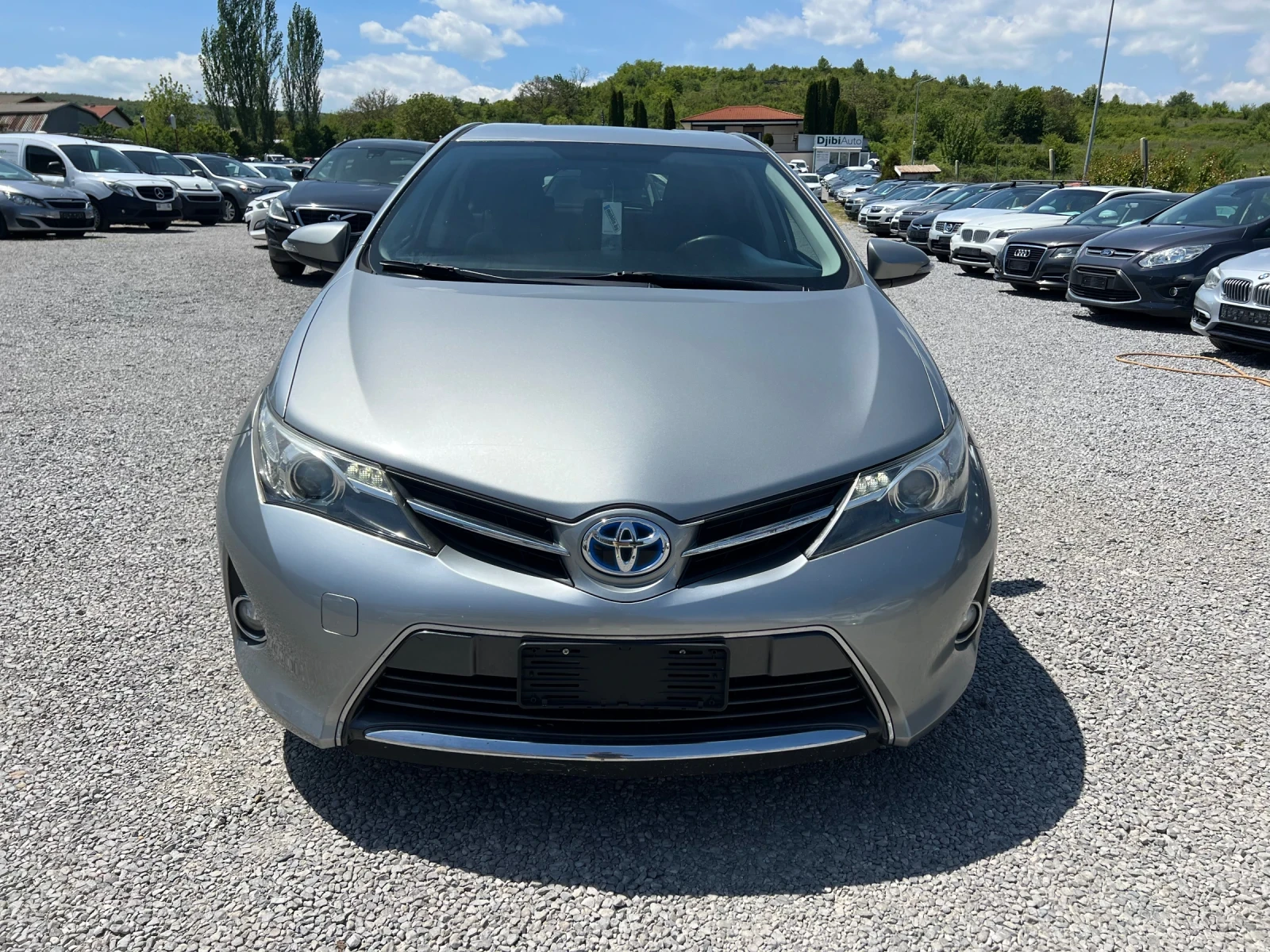 Toyota Auris 1.8Hybrid - изображение 2
