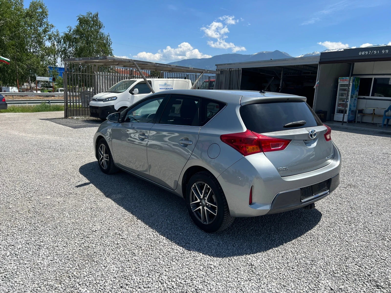 Toyota Auris 1.8Hybrid - изображение 6