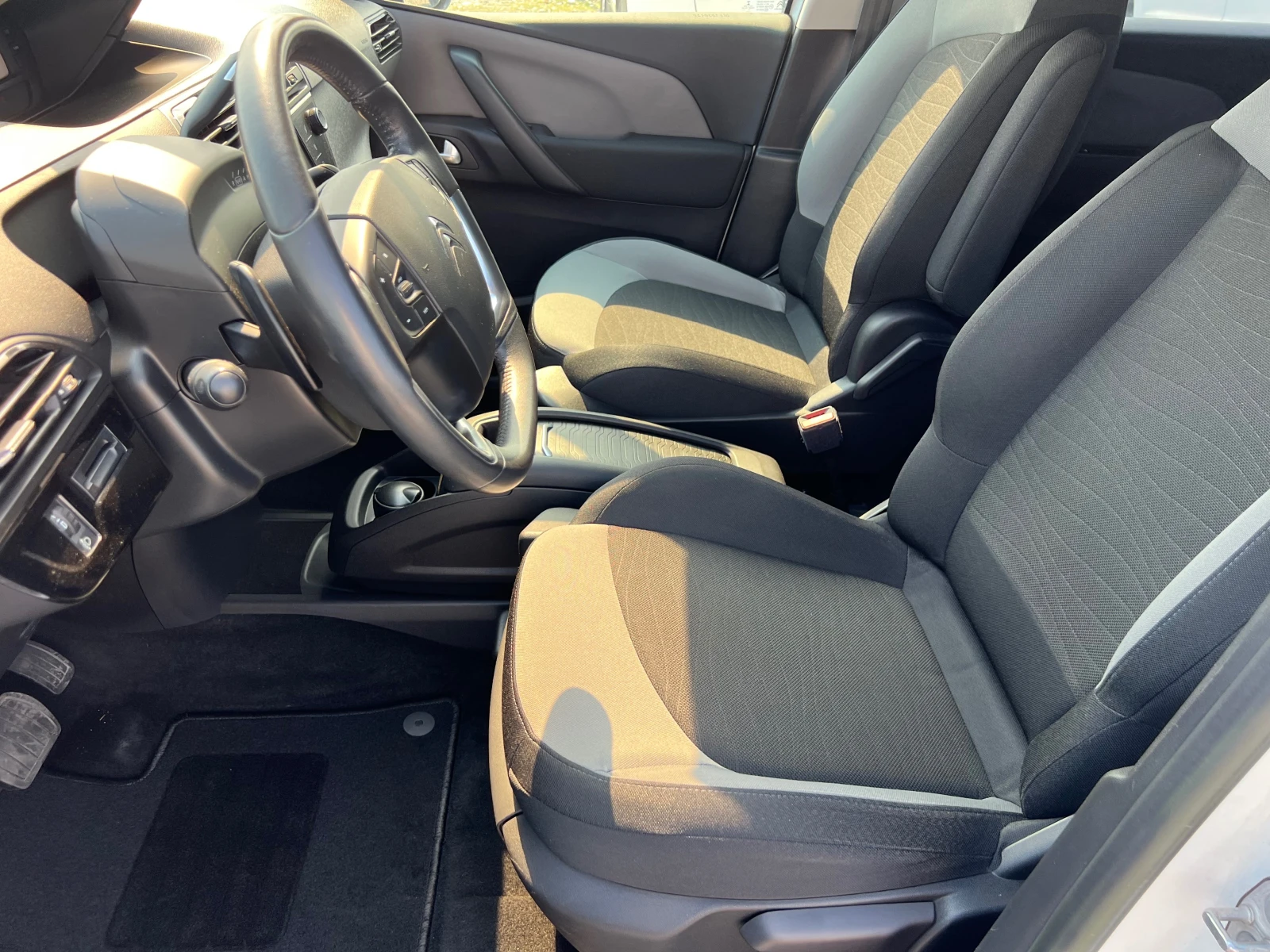 Citroen C4 Picasso 1.6 HDI - изображение 9
