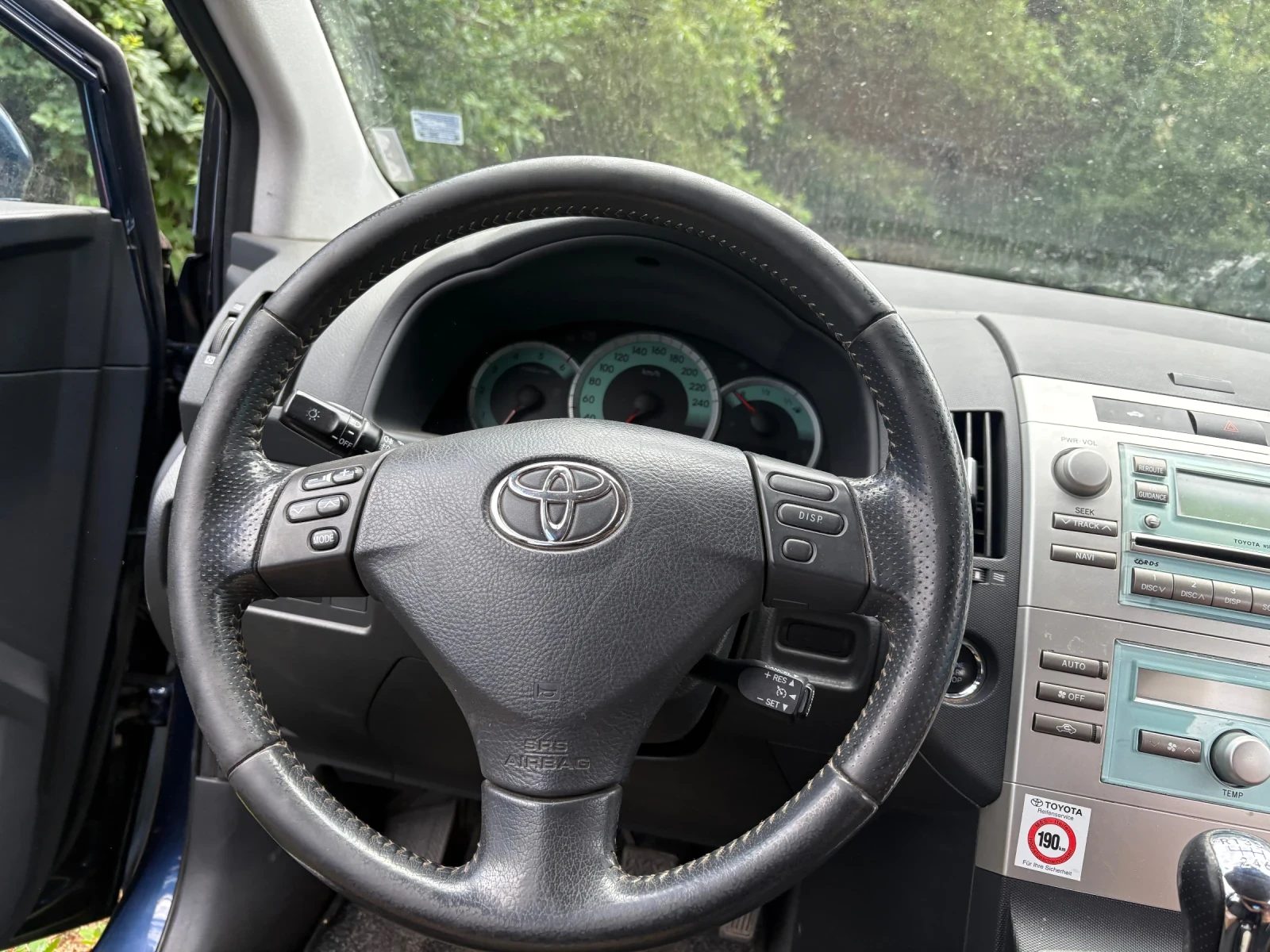 Toyota Corolla verso 2.2d D-CAT - изображение 3