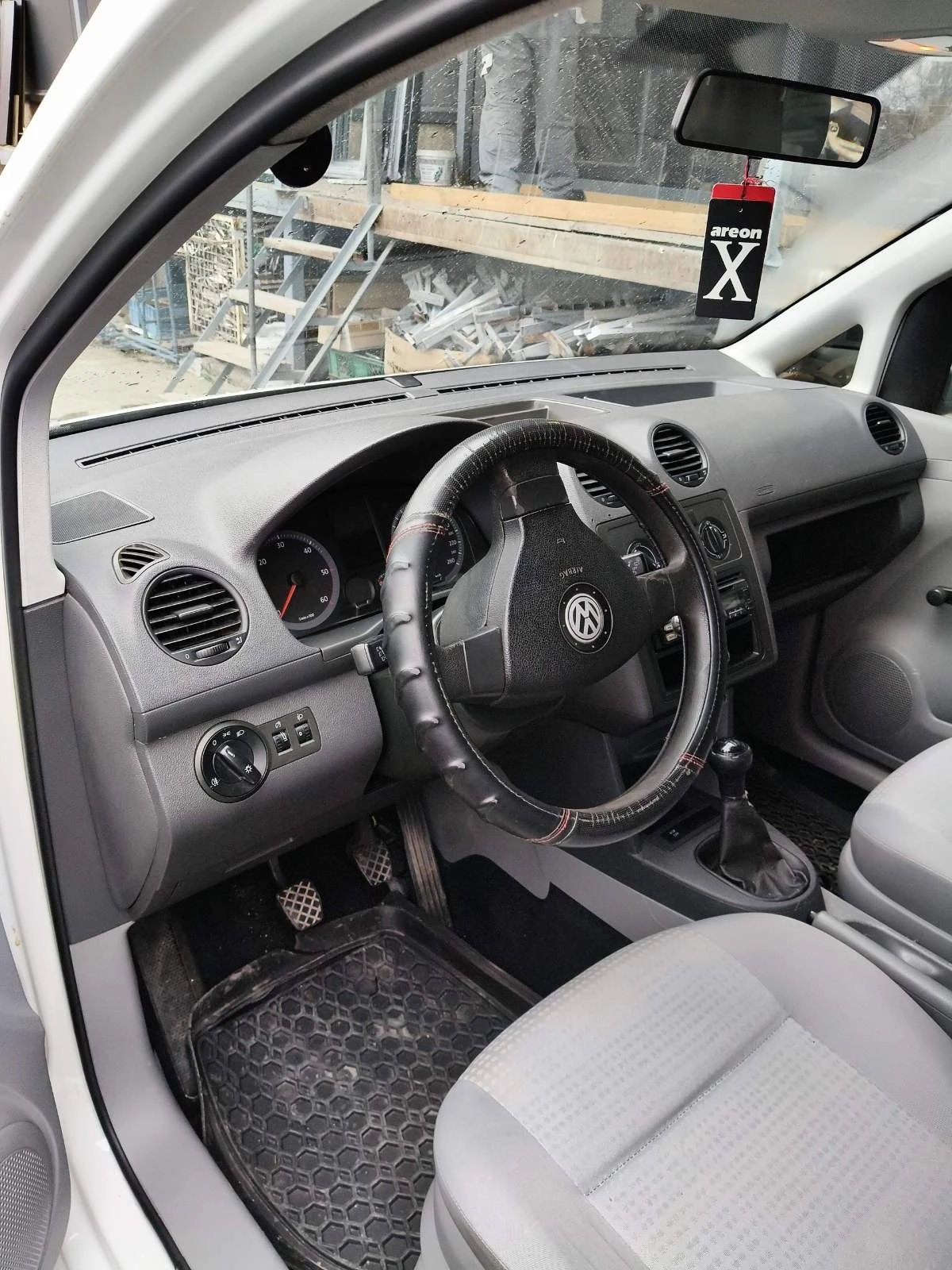 VW Caddy, снимка 8 - Автомобили и джипове - 53999061