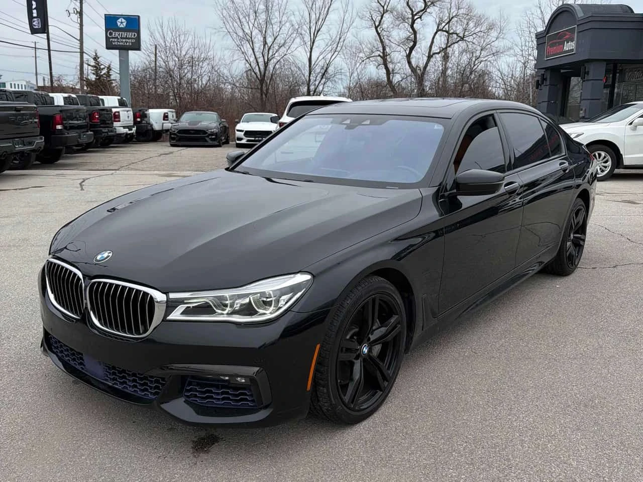 BMW 750 XDRIVE * МАСАЖИ* ДИСТРОНИК* 360 КАМЕРА* ОБДУХВАНЕ*