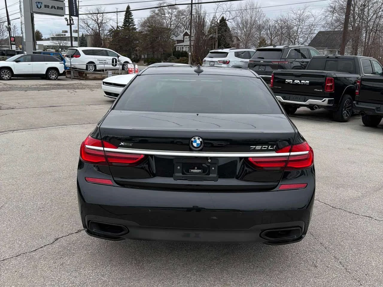 BMW 750 XDRIVE * МАСАЖИ* ДИСТРОНИК* 360 КАМЕРА* ОБДУХВАНЕ*, снимка 5 - Автомобили и джипове - 53930597