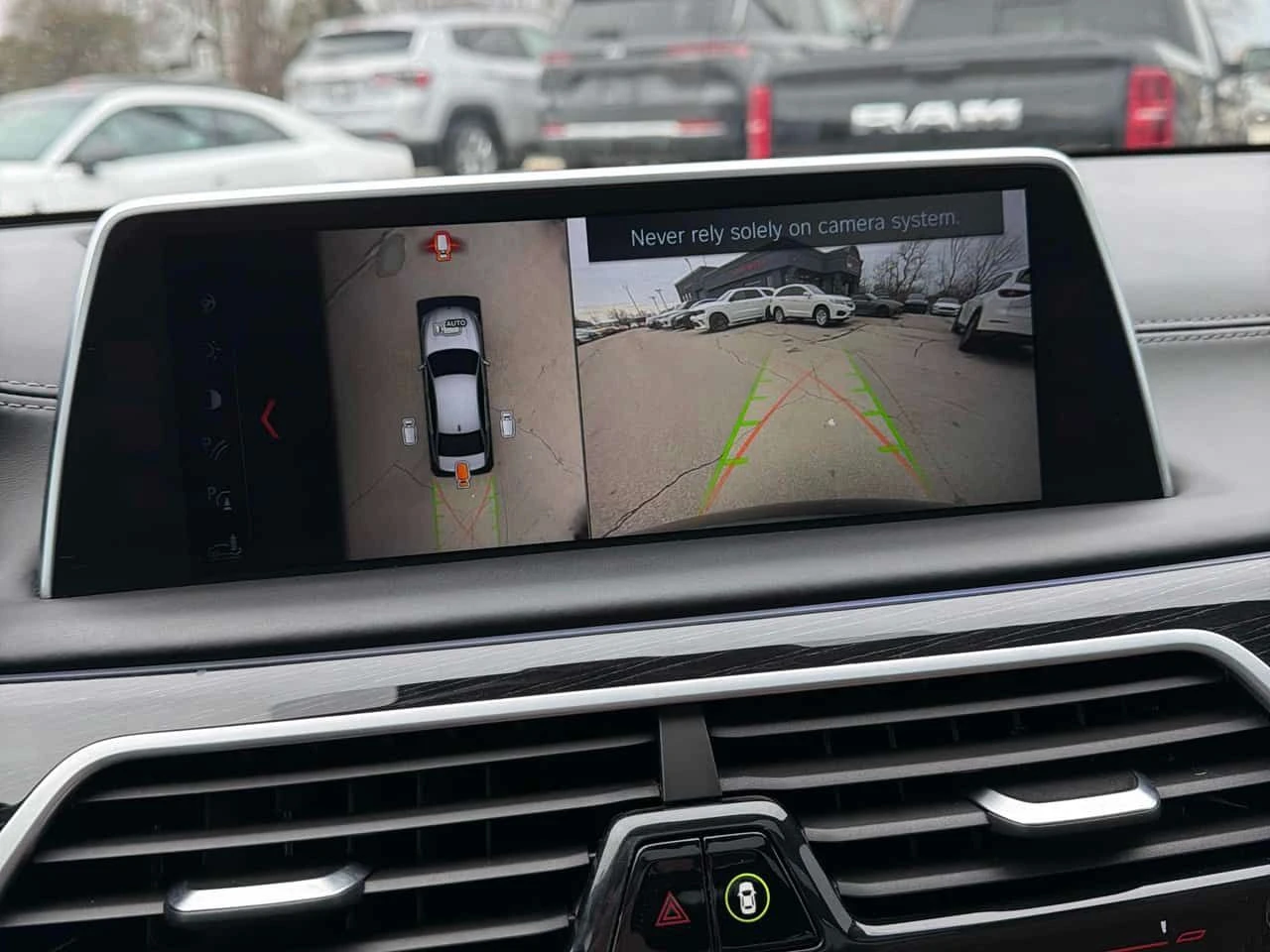 BMW 750 XDRIVE * МАСАЖИ* ДИСТРОНИК* 360 КАМЕРА* ОБДУХВАНЕ*, снимка 16 - Автомобили и джипове - 53930597