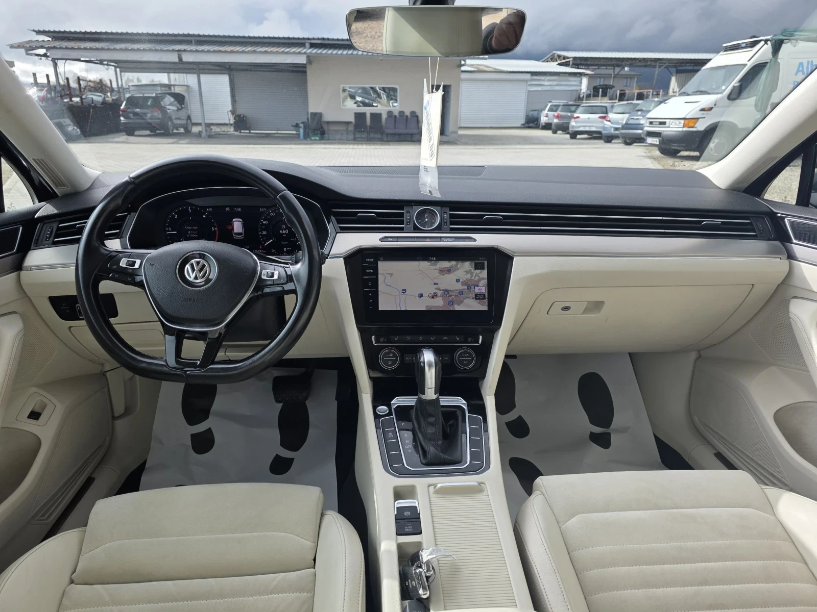 VW Passat 2.0TDI R-LINE DIGITAL Лизинг, снимка 7 - Автомобили и джипове - 54004415