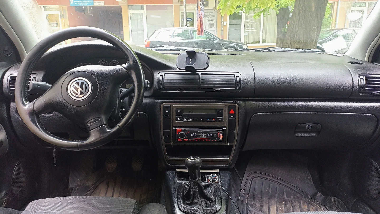VW Passat 1.9 TDI, снимка 13 - Автомобили и джипове - 54295395