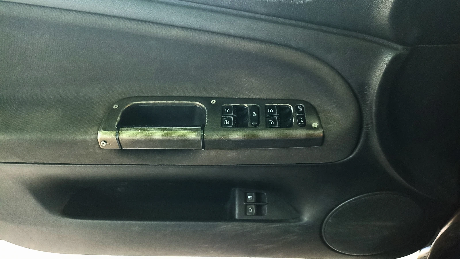 VW Passat 1.9 TDI, снимка 16 - Автомобили и джипове - 54295395