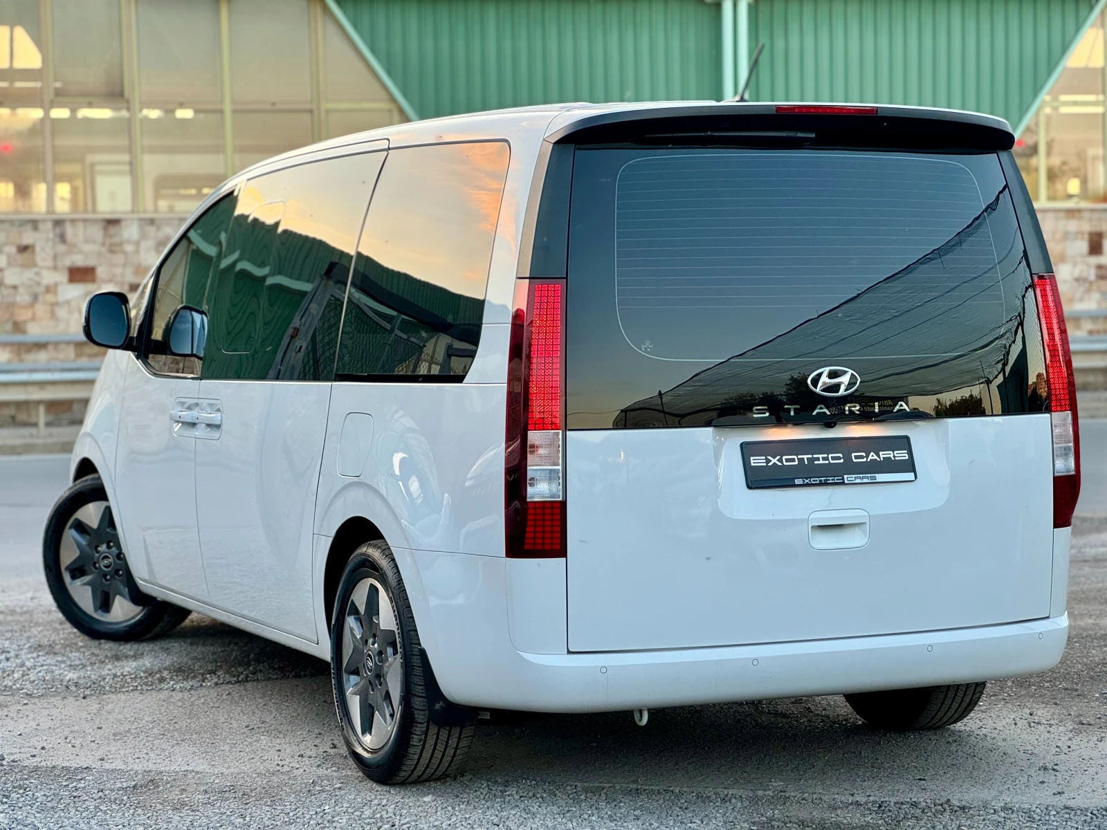 Hyundai Staria 3.5 LPG ! 8+ 1 ! Modern !, снимка 6 - Автомобили и джипове - 54627293